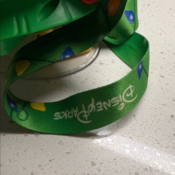 Disney Festive Donald Duck Tree Sipper - Picture 4 of 4